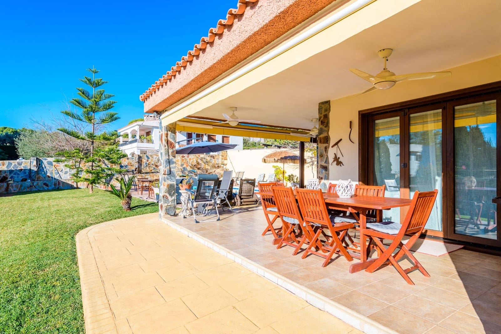 4 soveværelse Villa til salg i Castello de la Plana med swimmingpool - € 585.000 (Ref: 7412139)