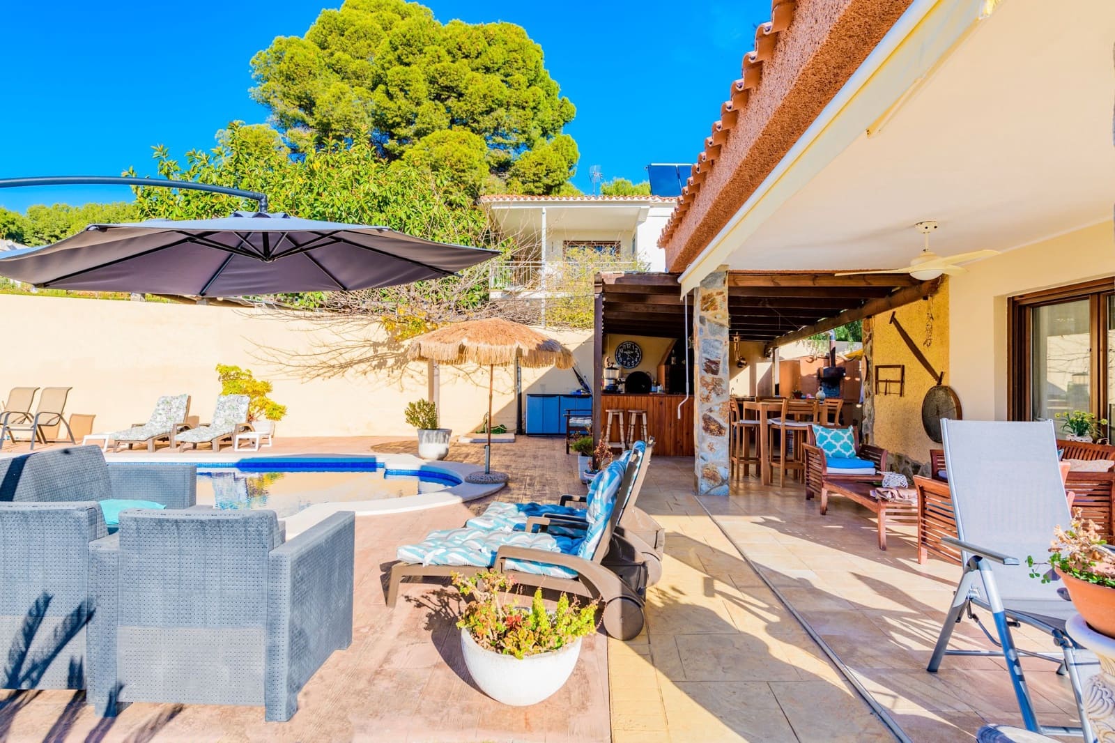 4 soveværelse Villa til salg i Castello de la Plana med swimmingpool - € 585.000 (Ref: 7412139)