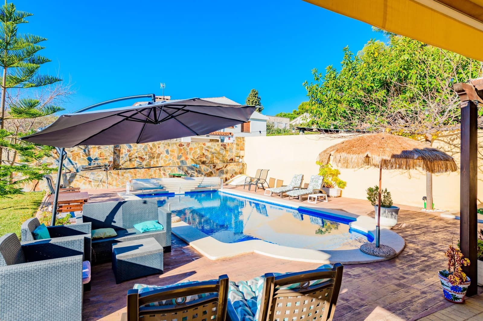 4 soveværelse Villa til salg i Castello de la Plana med swimmingpool - € 585.000 (Ref: 7412139)