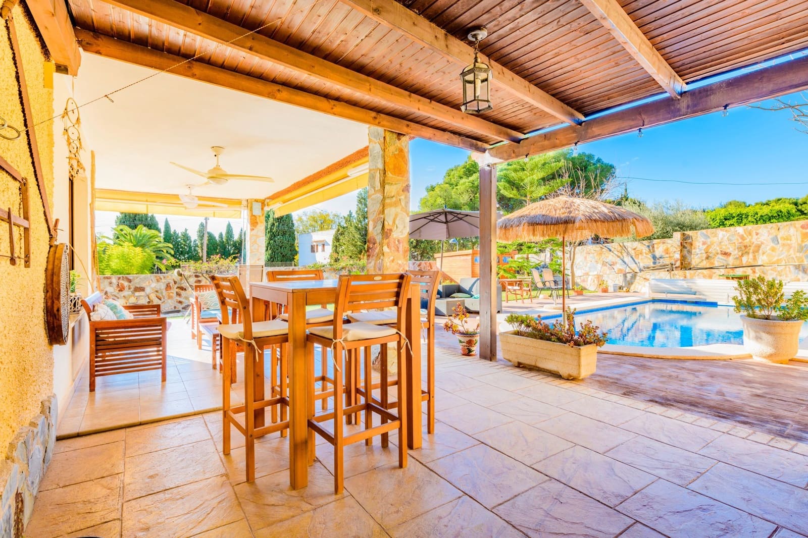 4 soveværelse Villa til salg i Castello de la Plana med swimmingpool - € 585.000 (Ref: 7412139)