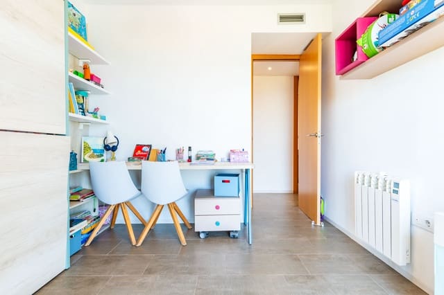 3 bedroom Apartment for sale in Oropesa  with pool garage - € 600,000 (Ref: 9133859)