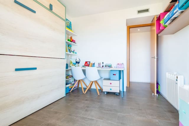 3 bedroom Apartment for sale in Oropesa  with pool garage - € 600,000 (Ref: 9133859)