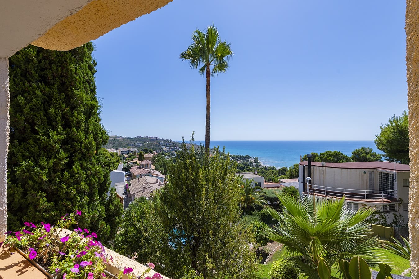 6 makuuhuone Omakotitalo myytävänä paikassa Benicassim mukana uima-altaan 
autotalli - 850 000 € (Ref: 9501803)