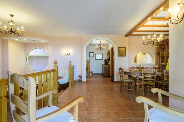 6 makuuhuone Omakotitalo myytävänä paikassa Benicàssim mukana uima-altaan 
autotalli - 850 000 € (Ref: 9501804)