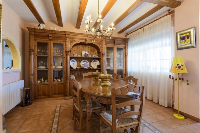 6 makuuhuone Omakotitalo myytävänä paikassa Benicàssim mukana uima-altaan 
autotalli - 850 000 € (Ref: 9501804)