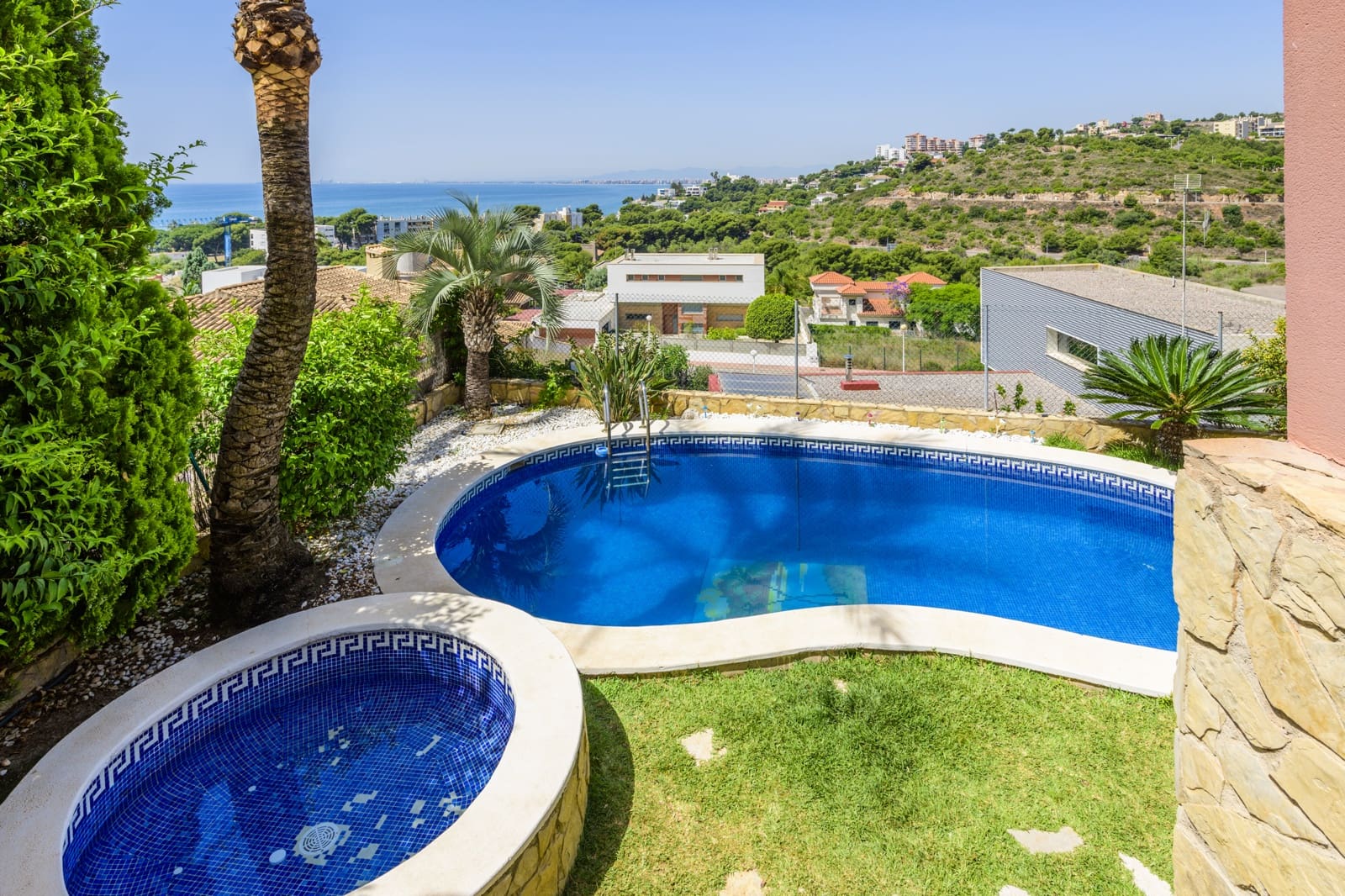 6 makuuhuone Omakotitalo myytävänä paikassa Benicassim mukana uima-altaan 
autotalli - 850 000 € (Ref: 9501804)