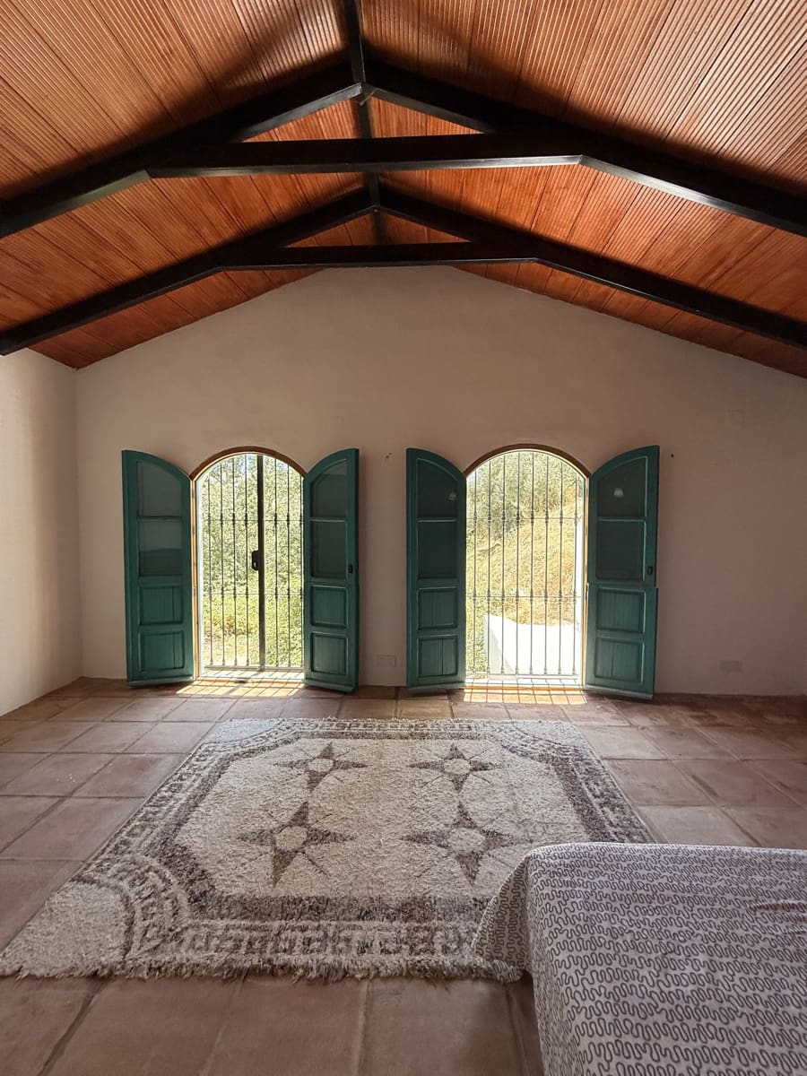 5 bedroom Finca/Country House for sale in Villanueva de Algaidas with garage - € 299,995 (Ref: 10046611)
