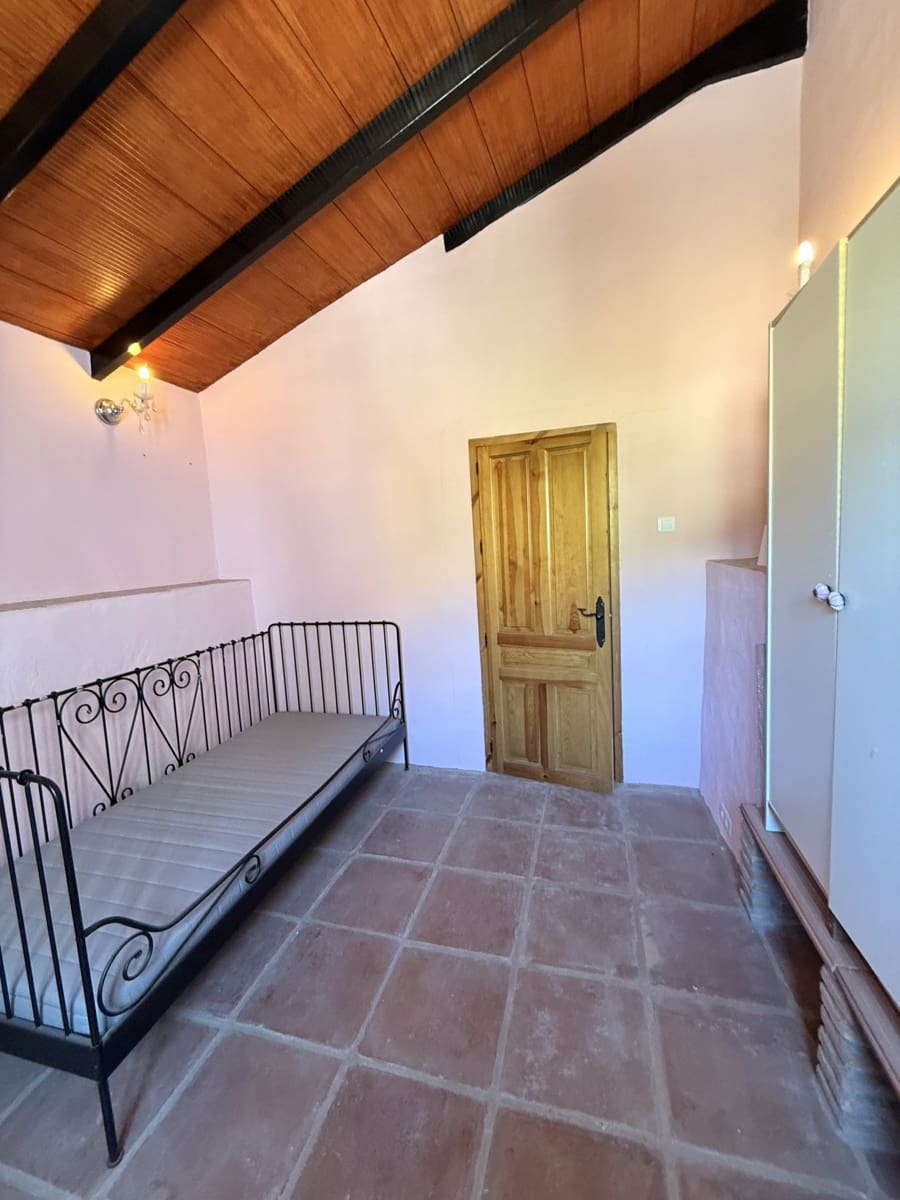 5 bedroom Finca/Country House for sale in Villanueva de Algaidas with garage - € 299,995 (Ref: 10046611)