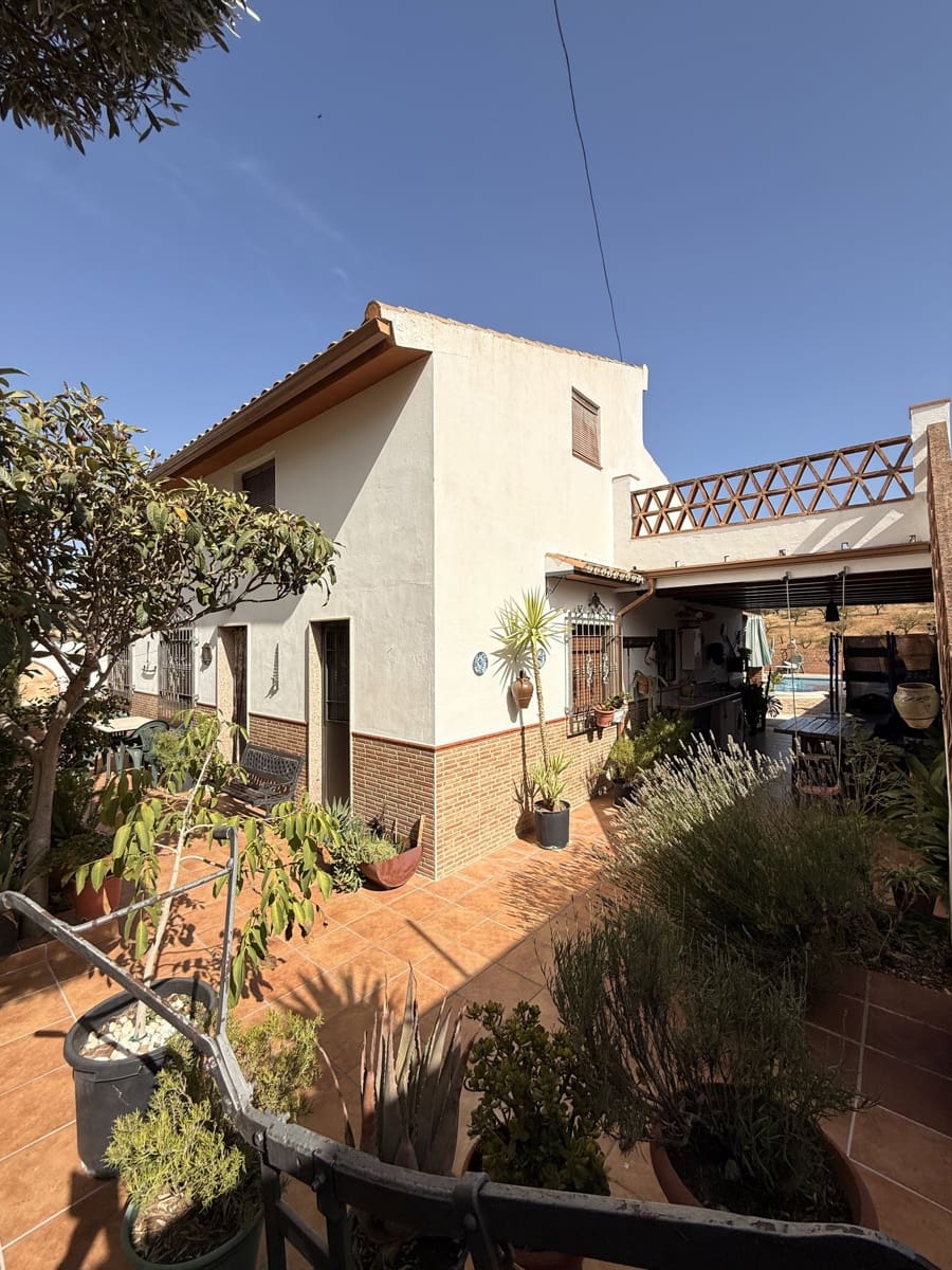 3 bedroom Finca/Country House for sale in Villanueva del Trabuco with pool garage - € 275,000 (Ref: 10091574)