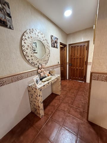 5 bedroom Villa for sale in Villanueva de Algaidas with pool garage - € 265,000 (Ref: 10091576)