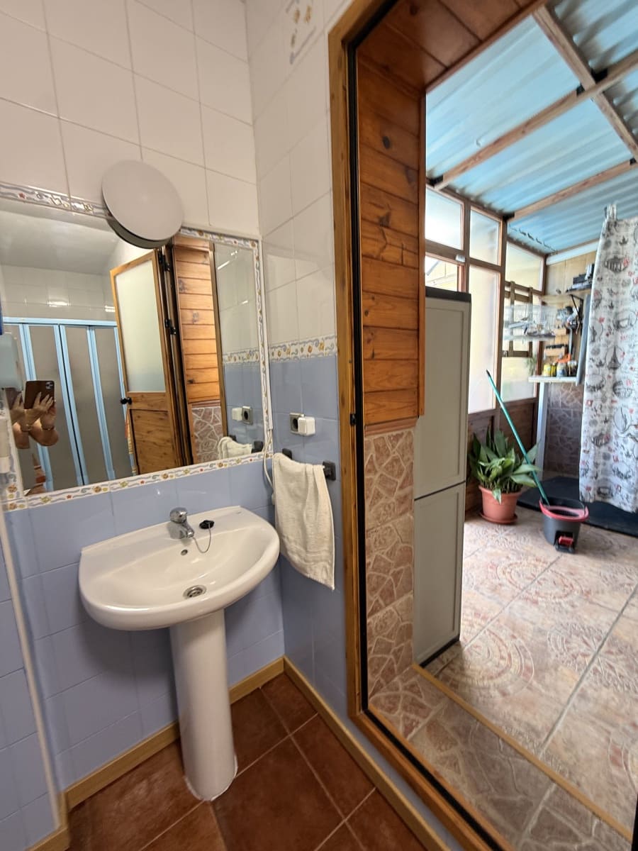 5 bedroom Villa for sale in Villanueva de Algaidas with pool garage - € 265,000 (Ref: 10091576)