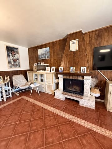 5 bedroom Villa for sale in Villanueva de Algaidas with pool garage - € 265,000 (Ref: 10091576)