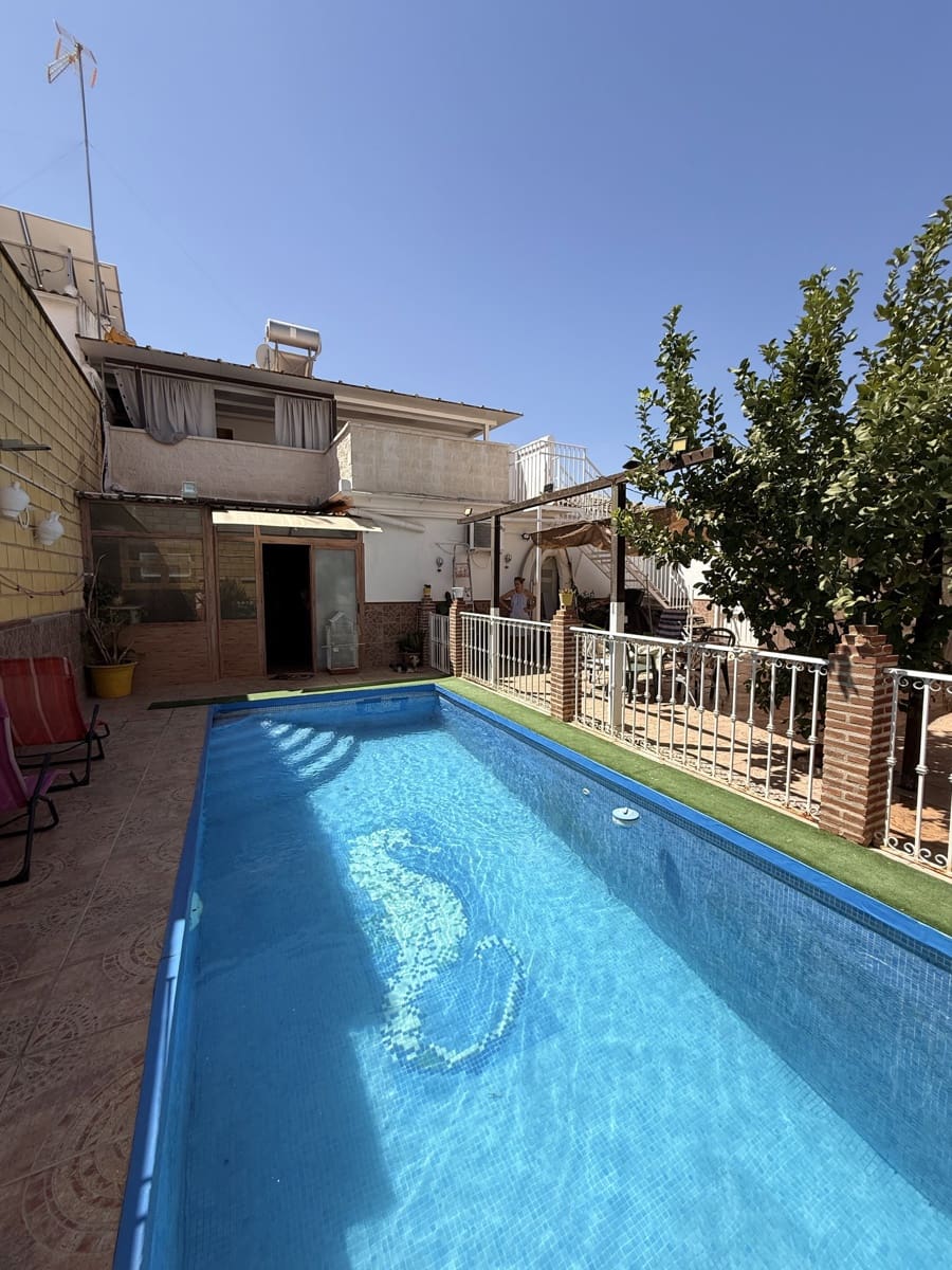 5 bedroom Villa for sale in Villanueva de Algaidas with pool garage - € 265,000 (Ref: 10091576)