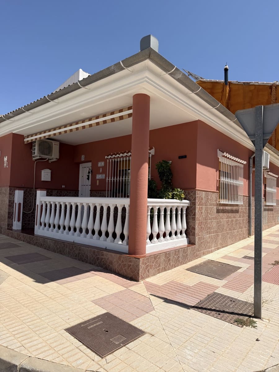 5 bedroom Villa for sale in Villanueva de Algaidas with pool garage - € 265,000 (Ref: 10091576)