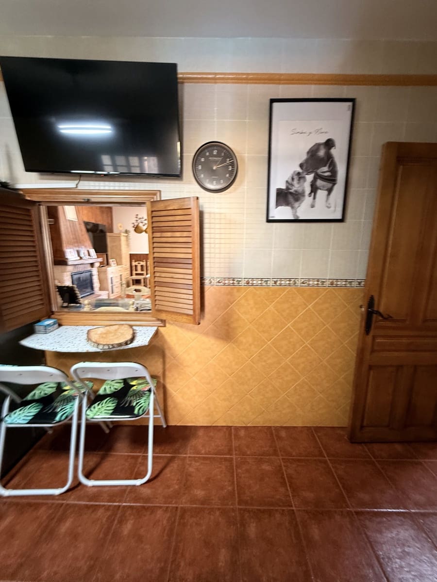 5 bedroom Villa for sale in Villanueva de Algaidas with pool garage - € 265,000 (Ref: 10091576)