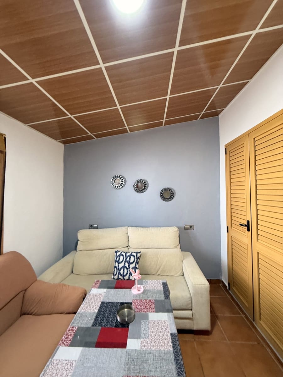 5 bedroom Villa for sale in Villanueva de Algaidas with pool garage - € 265,000 (Ref: 10091576)
