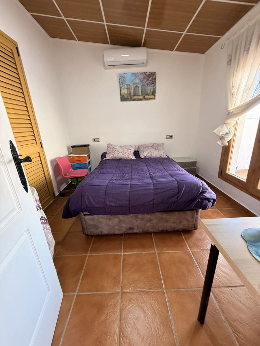 5 bedroom Villa for sale in Villanueva de Algaidas with pool garage - € 265,000 (Ref: 10091576)