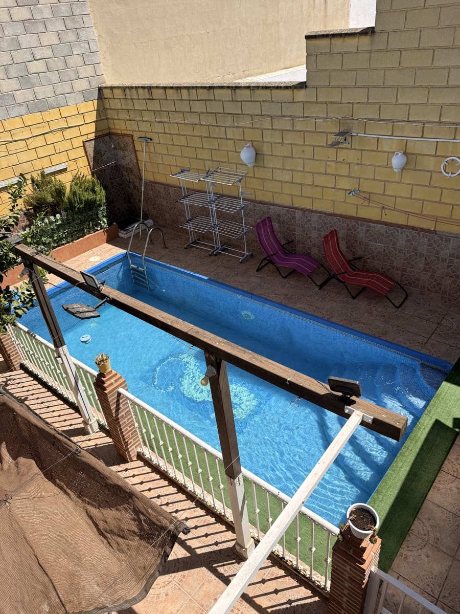 5 bedroom Villa for sale in Villanueva de Algaidas with pool garage - € 265,000 (Ref: 10091576)