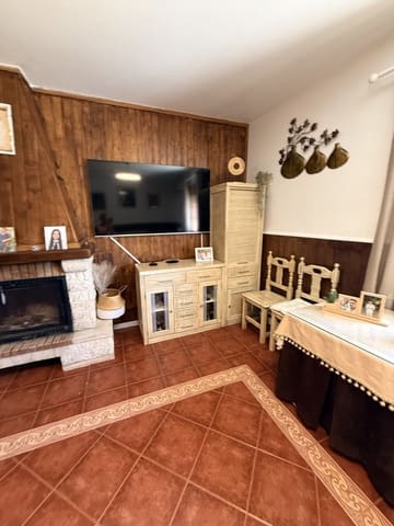 5 bedroom Villa for sale in Villanueva de Algaidas with pool garage - € 265,000 (Ref: 10091576)