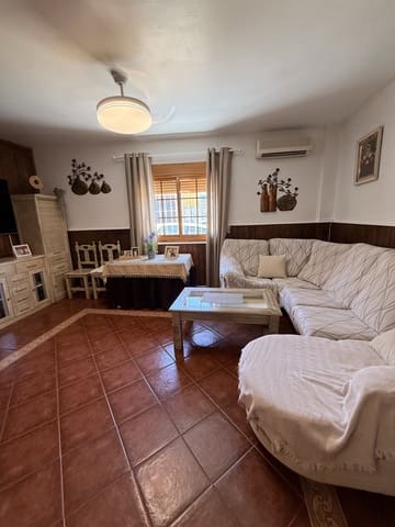 5 bedroom Villa for sale in Villanueva de Algaidas with pool garage - € 265,000 (Ref: 10091576)