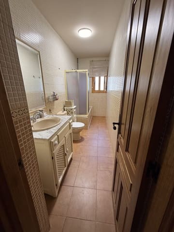 5 bedroom Villa for sale in Villanueva de Algaidas with pool garage - € 265,000 (Ref: 10091576)