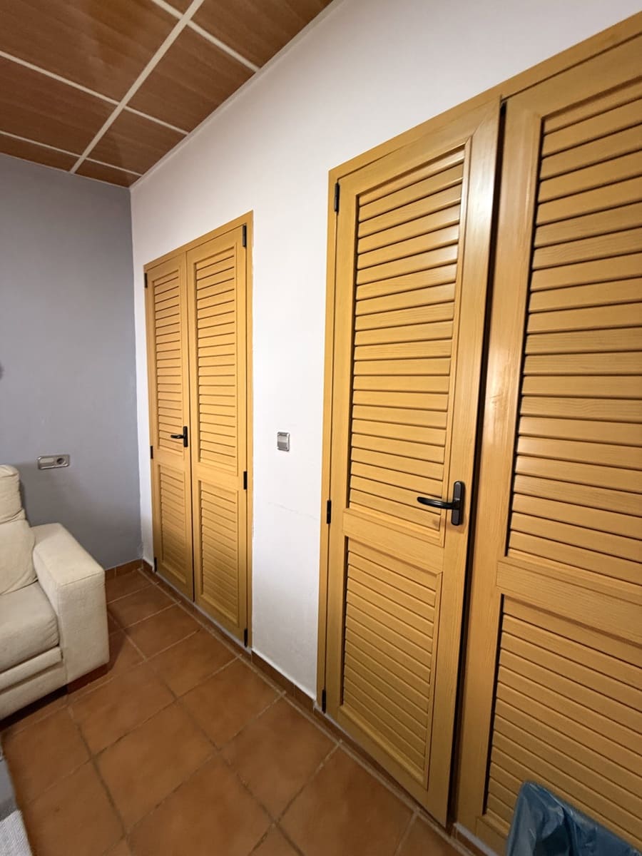 5 bedroom Villa for sale in Villanueva de Algaidas with pool garage - € 265,000 (Ref: 10091576)