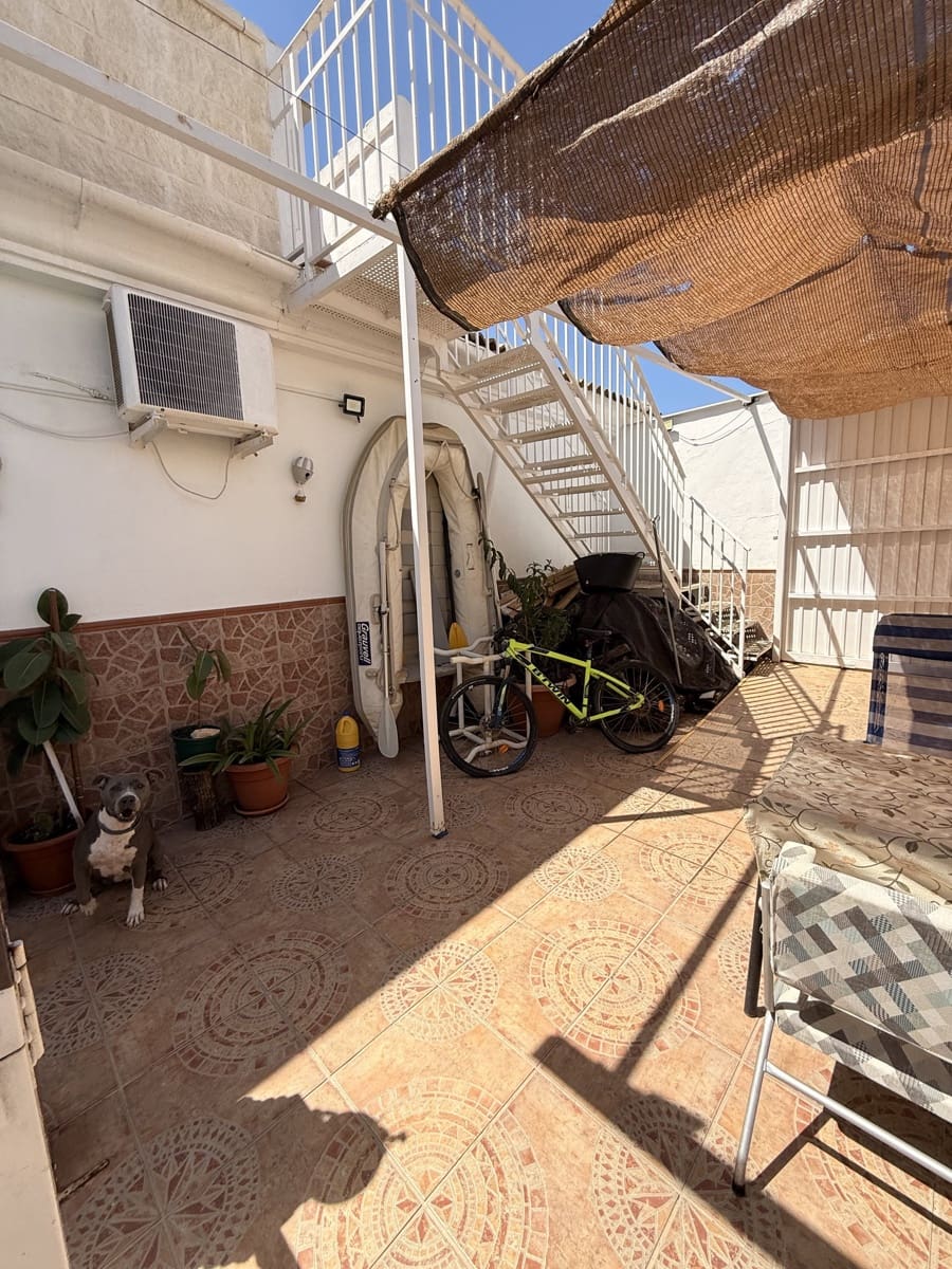 5 bedroom Villa for sale in Villanueva de Algaidas with pool garage - € 265,000 (Ref: 10091576)