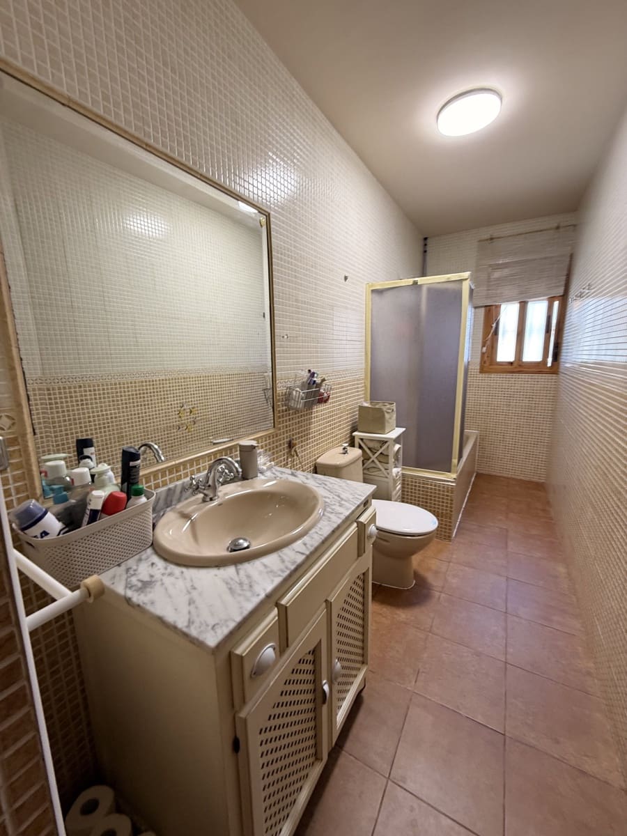 5 bedroom Villa for sale in Villanueva de Algaidas with pool garage - € 265,000 (Ref: 10091576)