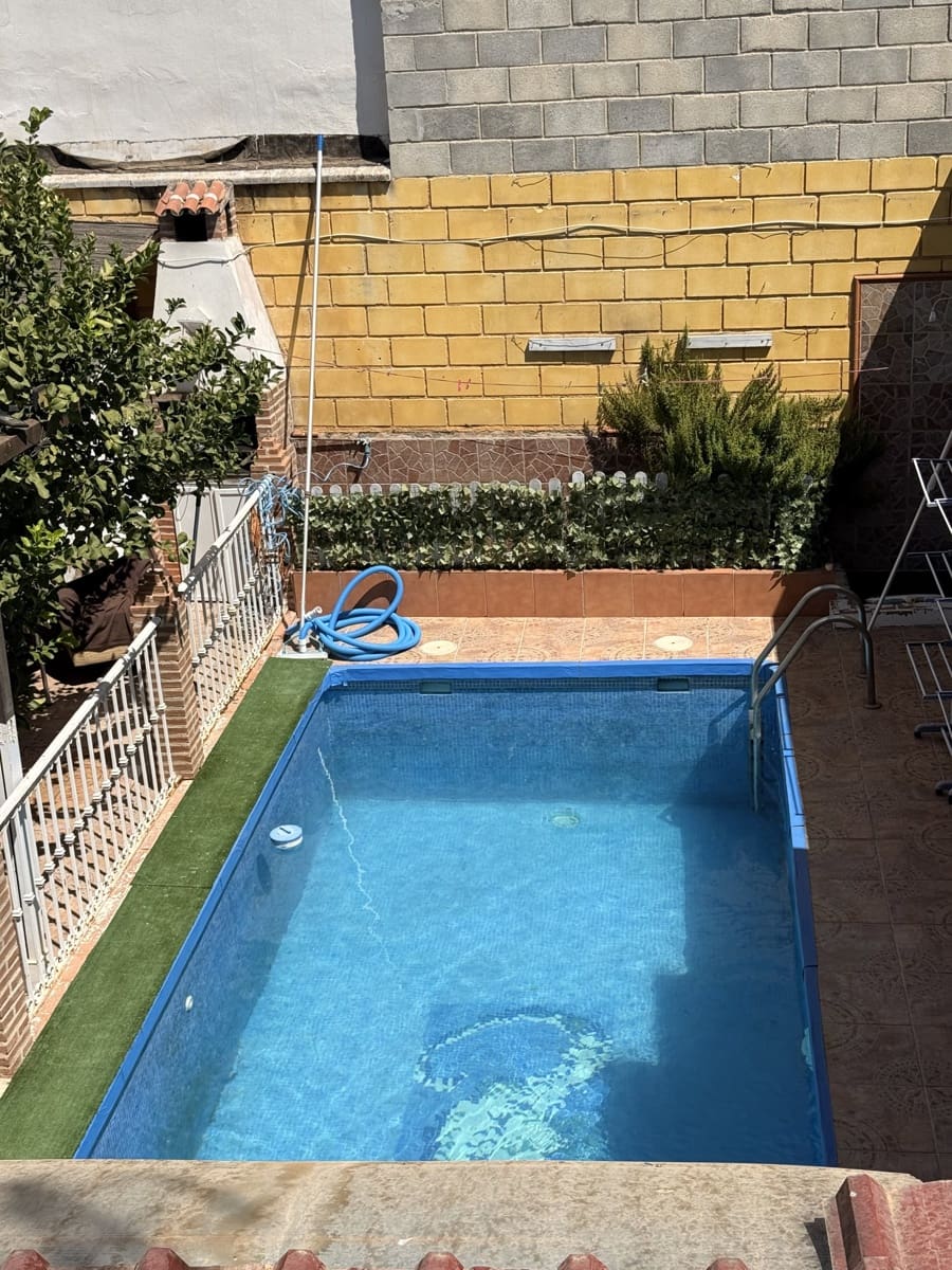 5 bedroom Villa for sale in Villanueva de Algaidas with pool garage - € 265,000 (Ref: 10091576)