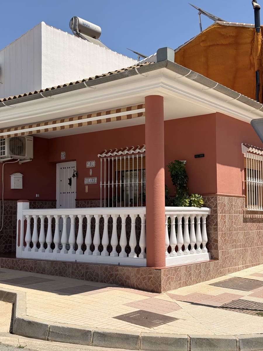 5 bedroom Villa for sale in Villanueva de Algaidas with pool garage - € 265,000 (Ref: 10091576)