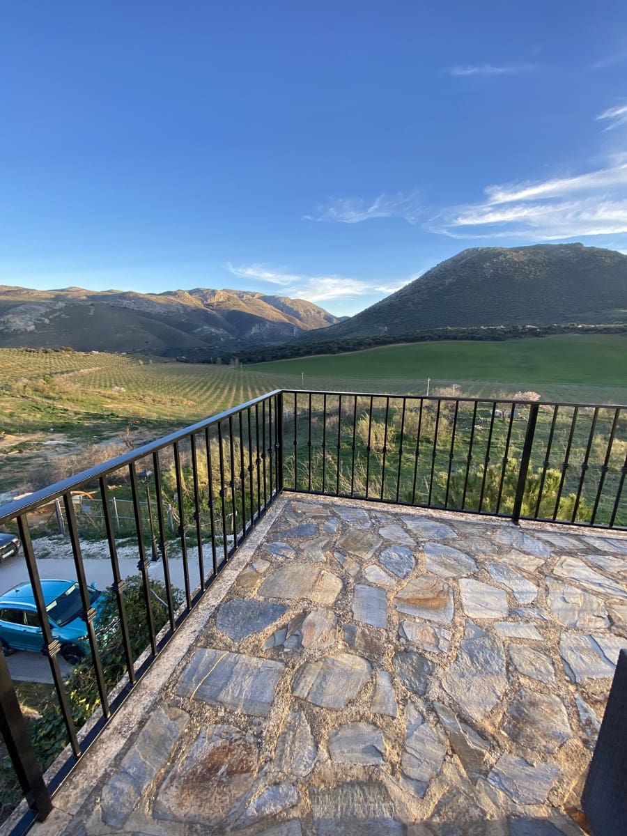 Chalet de 3 habitaciones en Villanueva del Trabuco en venta con piscina garaje - 297.000 € (Ref: 9674813)