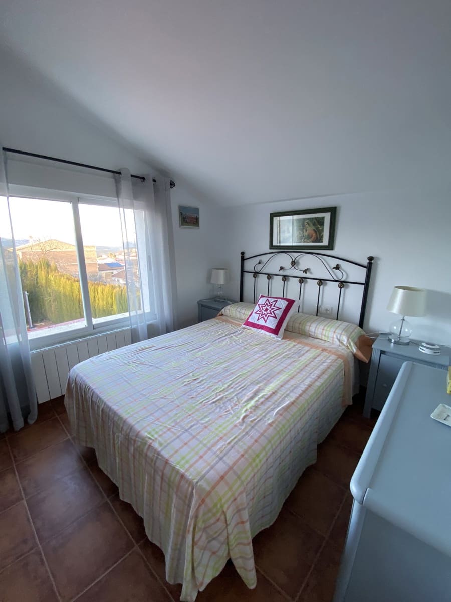 Chalet de 3 habitaciones en Villanueva del Trabuco en venta con piscina garaje - 297.000 € (Ref: 9674813)