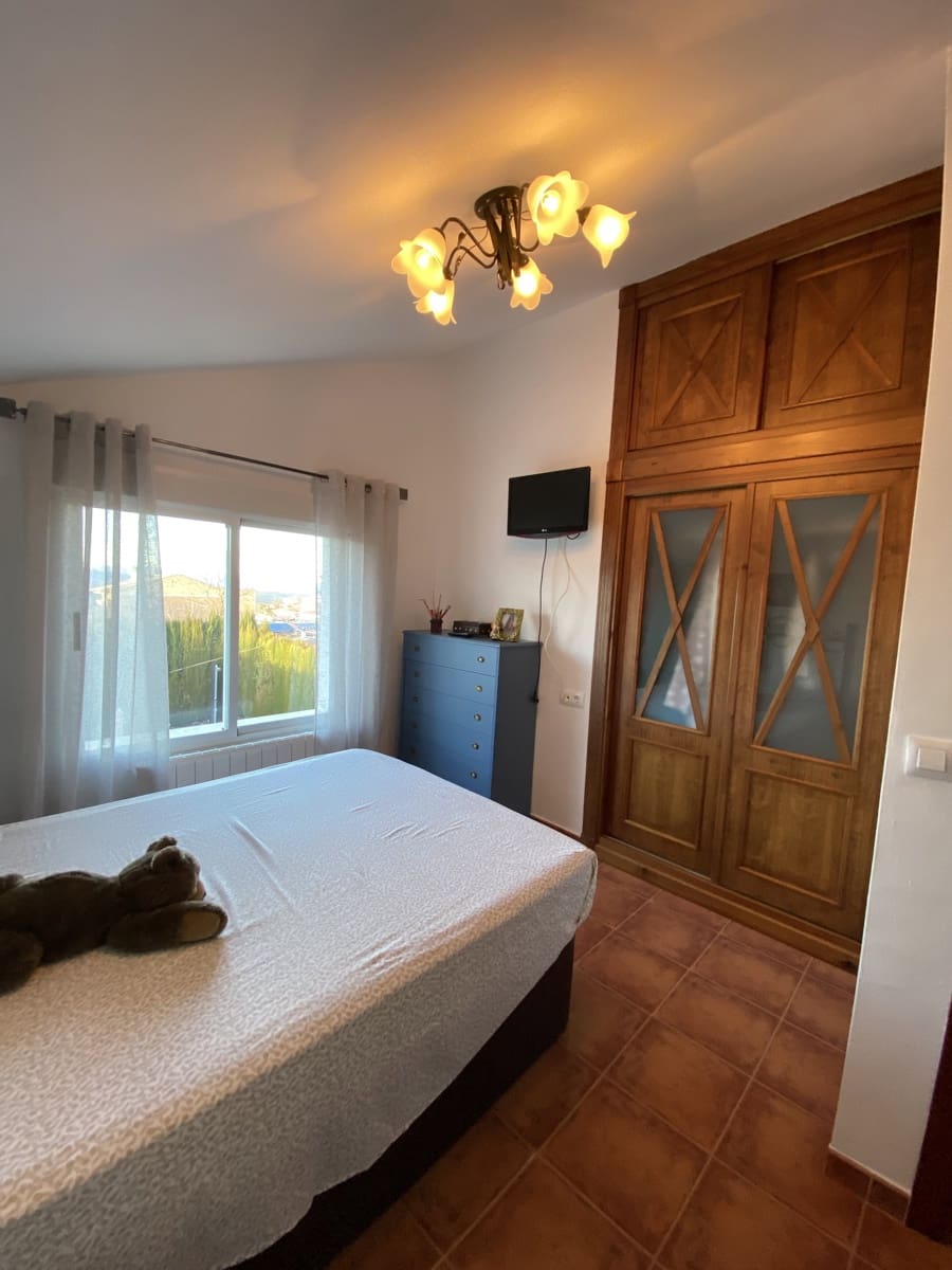 Chalet de 3 habitaciones en Villanueva del Trabuco en venta con piscina garaje - 297.000 € (Ref: 9674813)
