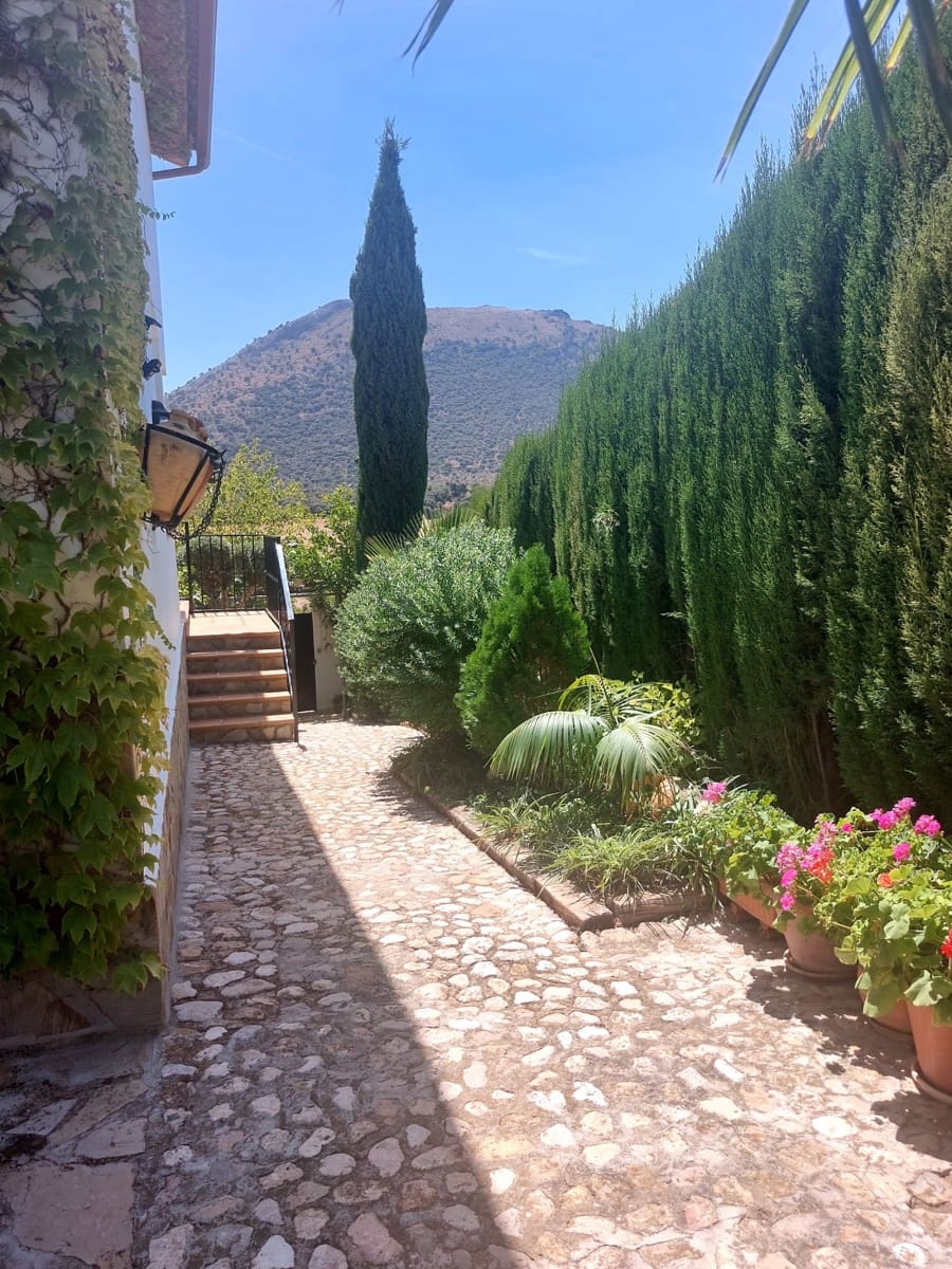 Chalet de 3 habitaciones en Villanueva del Trabuco en venta con piscina garaje - 297.000 € (Ref: 9674813)