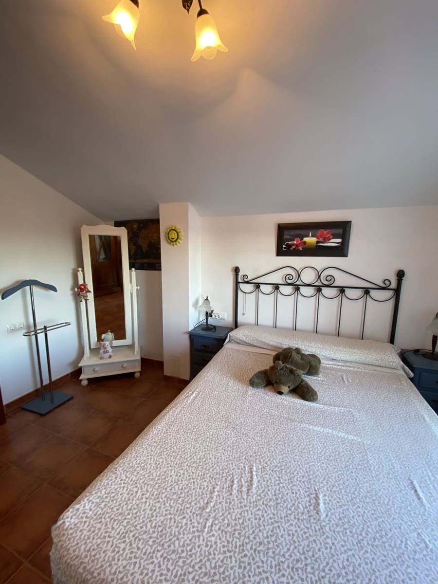 Chalet de 3 habitaciones en Villanueva del Trabuco en venta con piscina garaje - 297.000 € (Ref: 9674813)