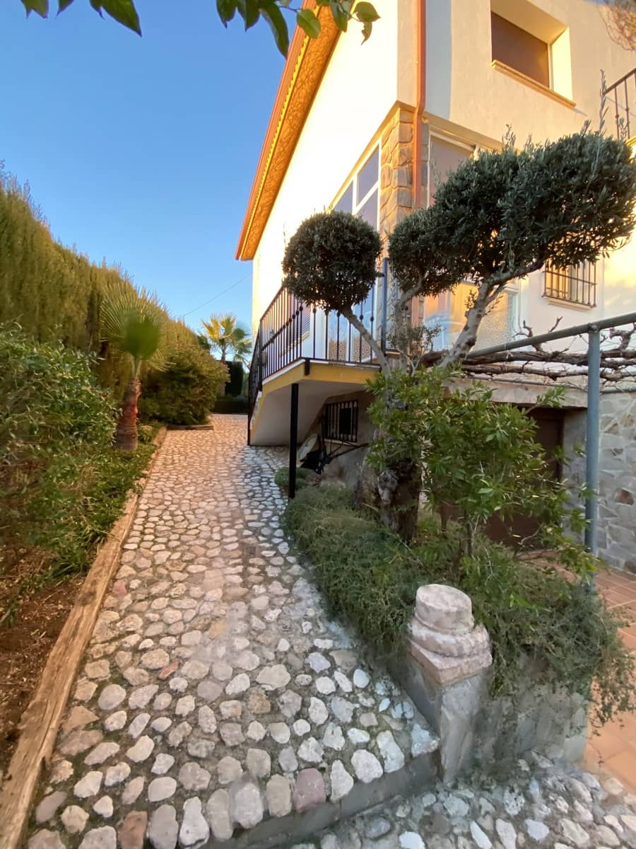 Chalet de 3 habitaciones en Villanueva del Trabuco en venta con piscina garaje - 297.000 € (Ref: 9674813)
