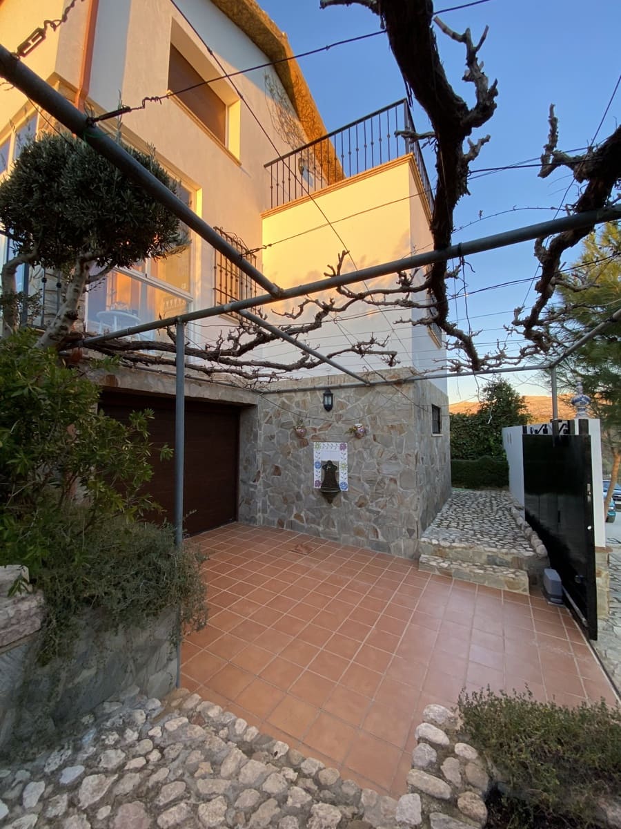 Chalet de 3 habitaciones en Villanueva del Trabuco en venta con piscina garaje - 297.000 € (Ref: 9674813)