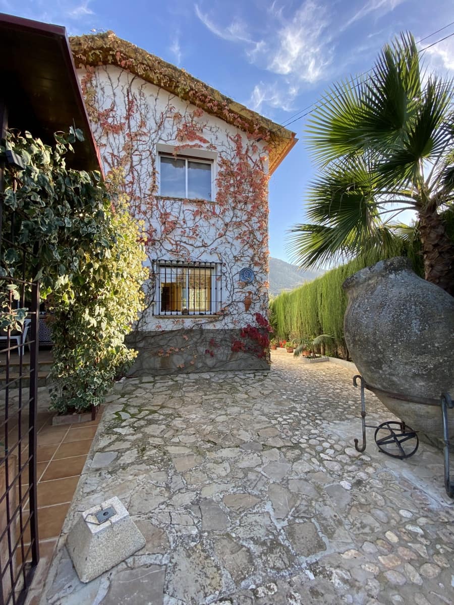 Chalet de 3 habitaciones en Villanueva del Trabuco en venta con piscina garaje - 297.000 € (Ref: 9674813)