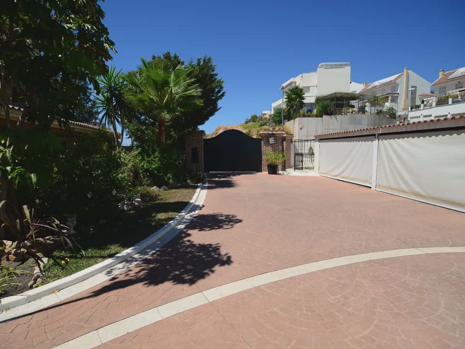 5 bedroom Villa for sale in Malaga city with pool - € 4,875,000 (Ref: 9674814)