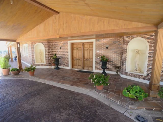 5 bedroom Villa for sale in Málaga city with pool - € 4,875,000 (Ref: 9674814)