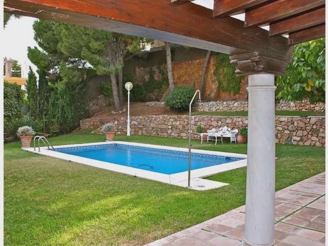 Chalet de 7 habitaciones en El Candado, Málaga ciudad en venta con piscina garaje - 1.875.000 € (Ref: 9674815)