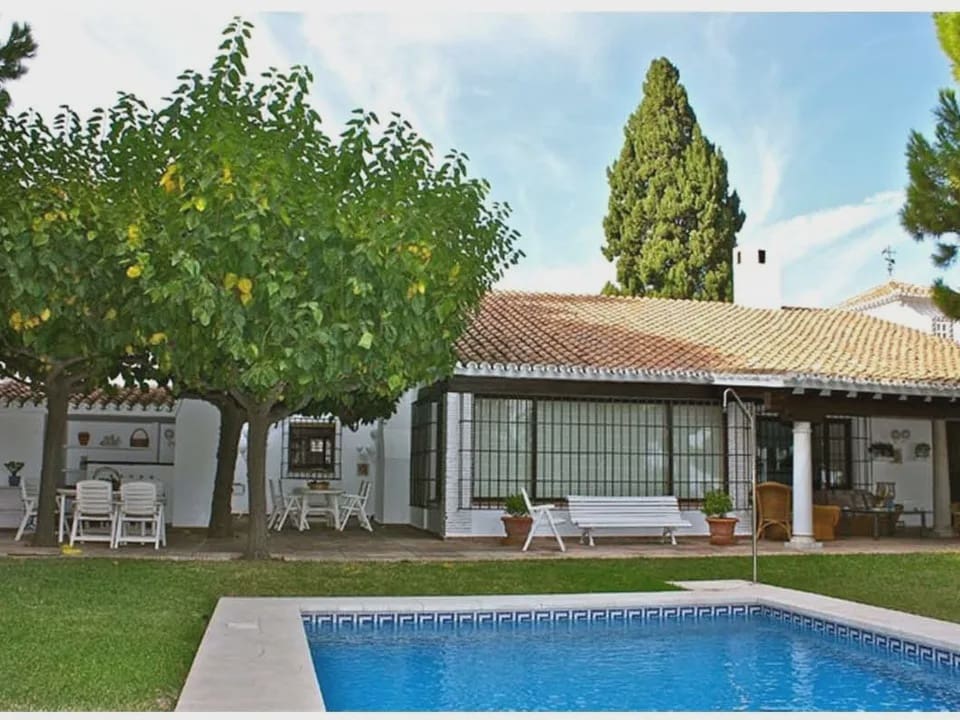 7 bedroom Villa for sale in Malaga city with pool garage - € 1,875,000 (Ref: 9674815)