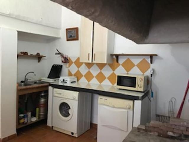 3 bedroom Finca/Country House for sale in La Atalaya, Villanueva de Algaidas with pool garage - € 72,000 (Ref: 9674816)