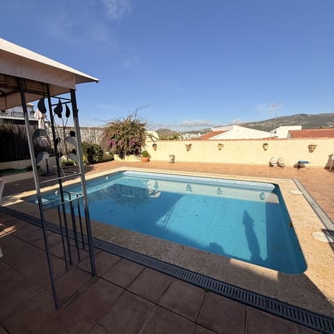 3 Zimmer Haus zu verkaufen in Villanueva de Algaidas mit Pool Garage - 148.750 € (Ref: 9674819)