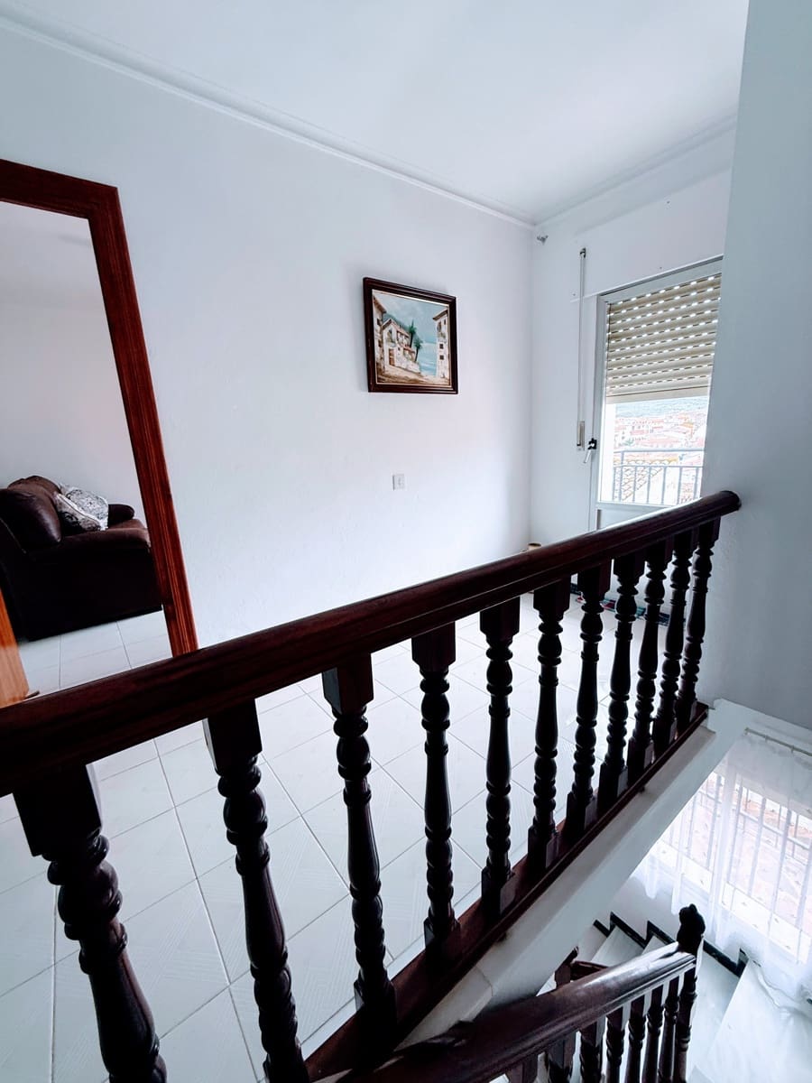 Casa de 4 habitaciones en Villanueva del Trabuco en venta con piscina - 125.950 € (Ref: 9674820)