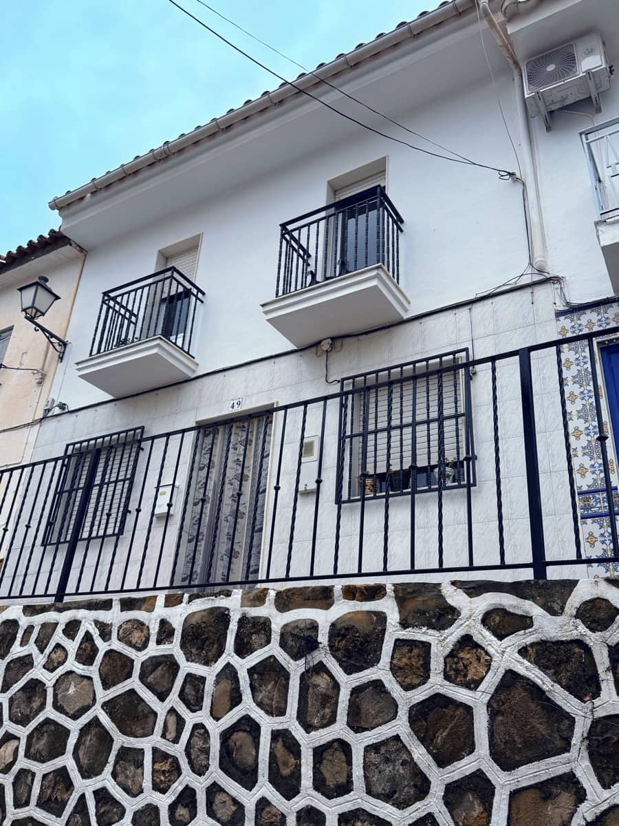 Casa de 4 habitaciones en Villanueva del Trabuco en venta con piscina - 125.950 € (Ref: 9674820)