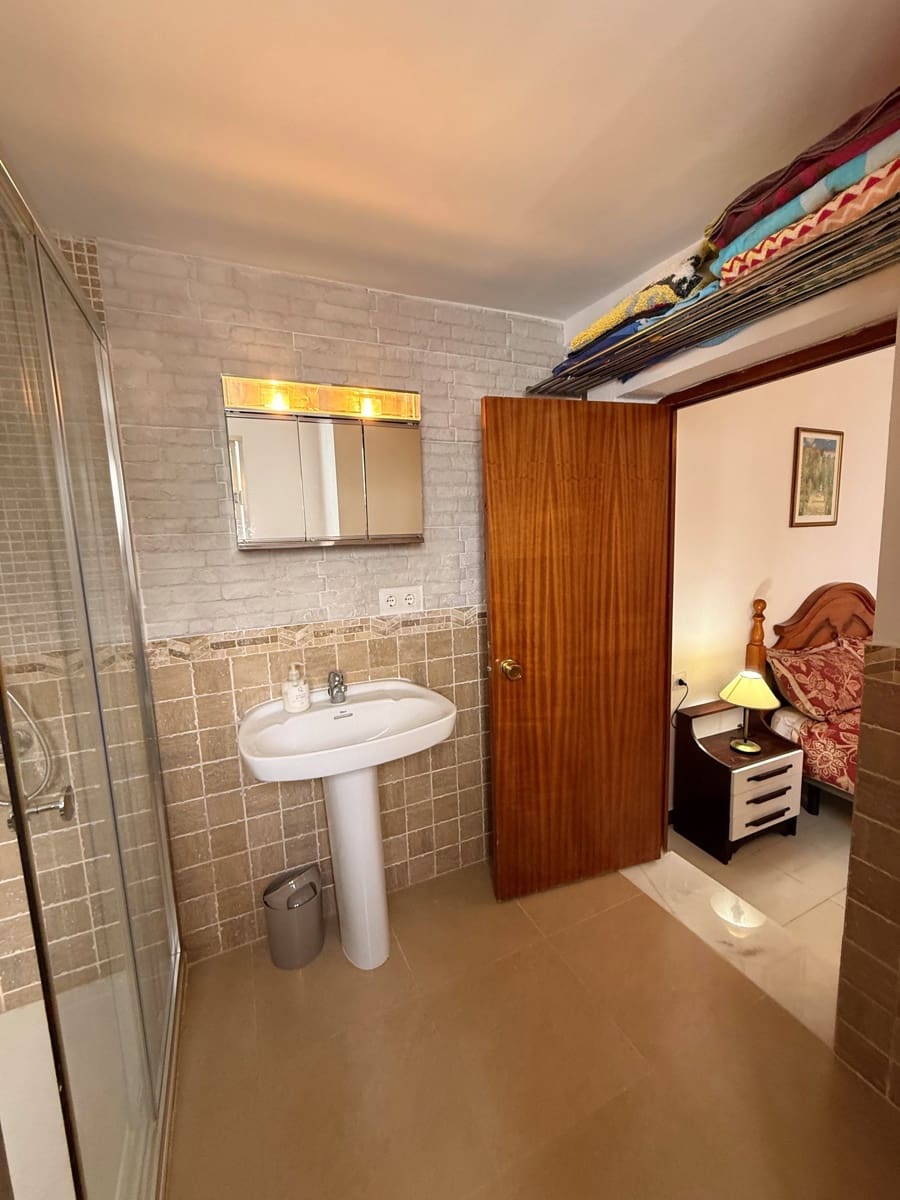 Casa de 4 habitaciones en Villanueva del Trabuco en venta con piscina - 125.950 € (Ref: 9674820)
