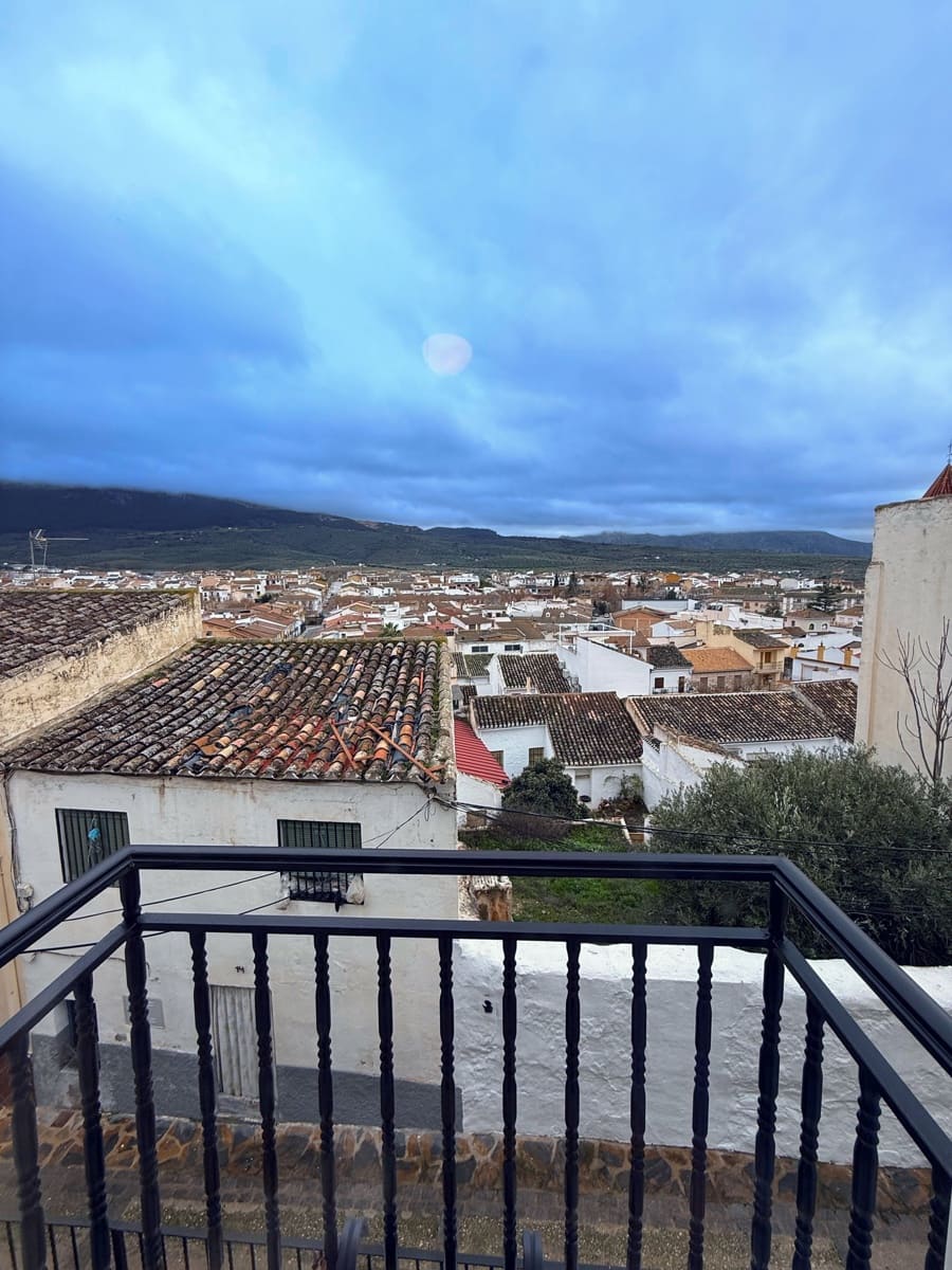 Casa de 4 habitaciones en Villanueva del Trabuco en venta con piscina - 125.950 € (Ref: 9674820)