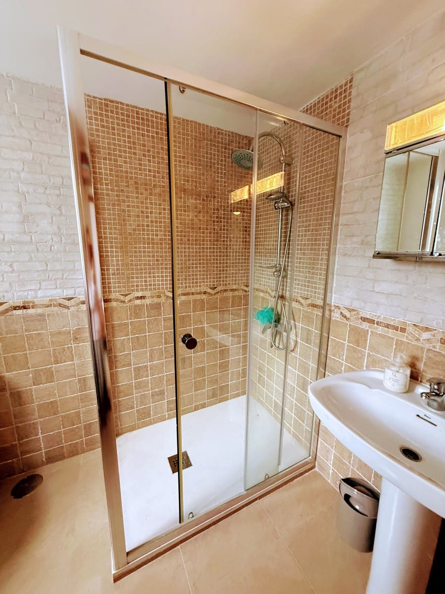 Casa de 4 habitaciones en Villanueva del Trabuco en venta con piscina - 125.950 € (Ref: 9674820)