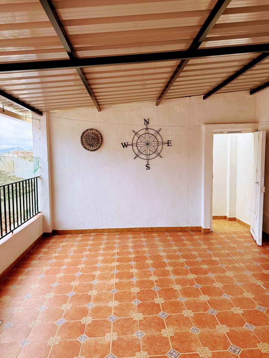Casa de 4 habitaciones en Villanueva del Trabuco en venta con piscina - 125.950 € (Ref: 9674820)